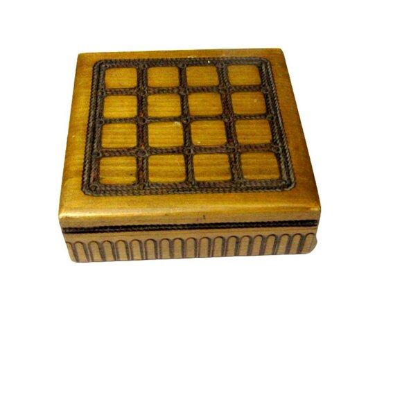 Trinket Box Wood Carved from Poland Rope Pattern Mancave Father Gift Box 4" x 4" - Picture 4 of 4
